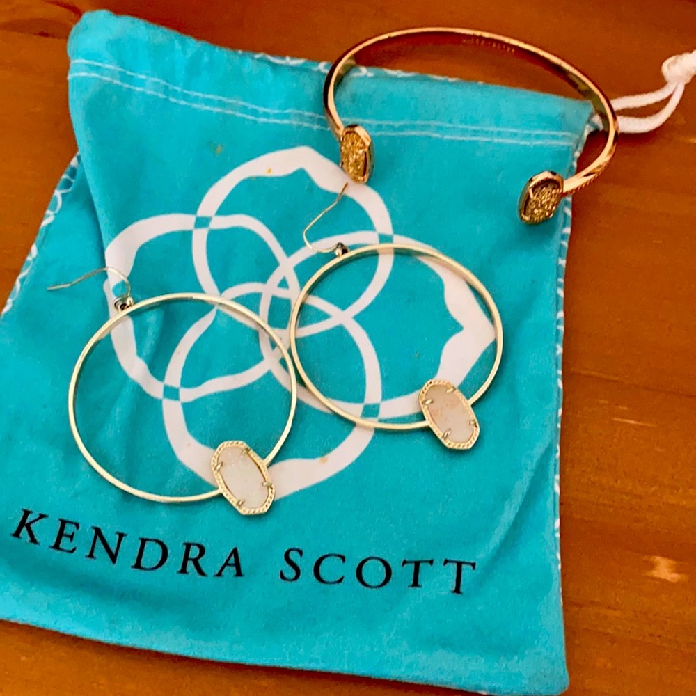 Gold earrings and rosé golden bracelet